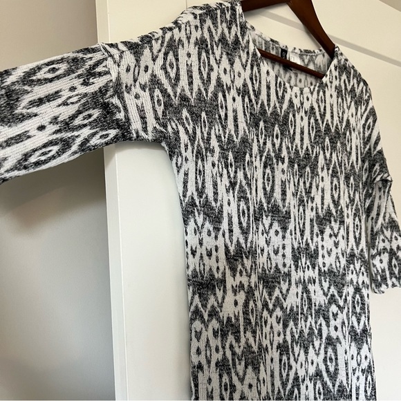 H&M Patterned Knit Top (XS) - Picture 3 of 10